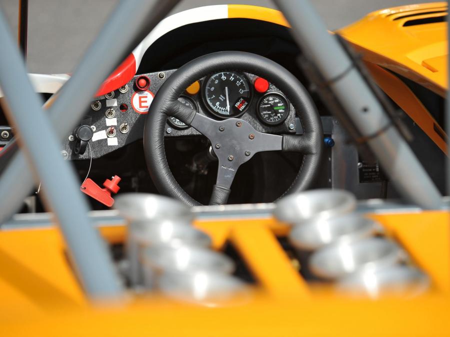 Интерьер Lola T290 1972 года  (фото 7 из 14)
